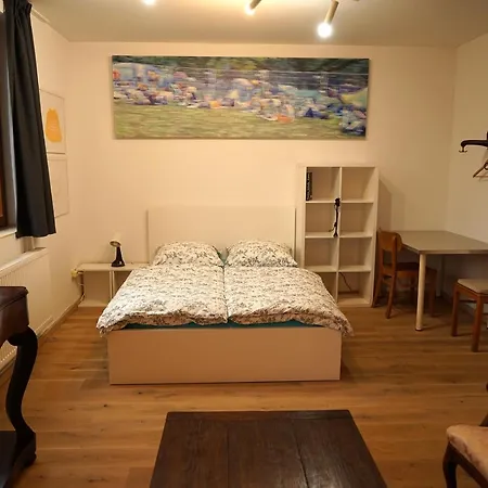 Stille, Aussicht Und Kunst Am Archaeologischen Park 民宿 克桑滕