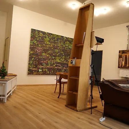 Stille, Aussicht Und Kunst Am Archaeologischen Park *